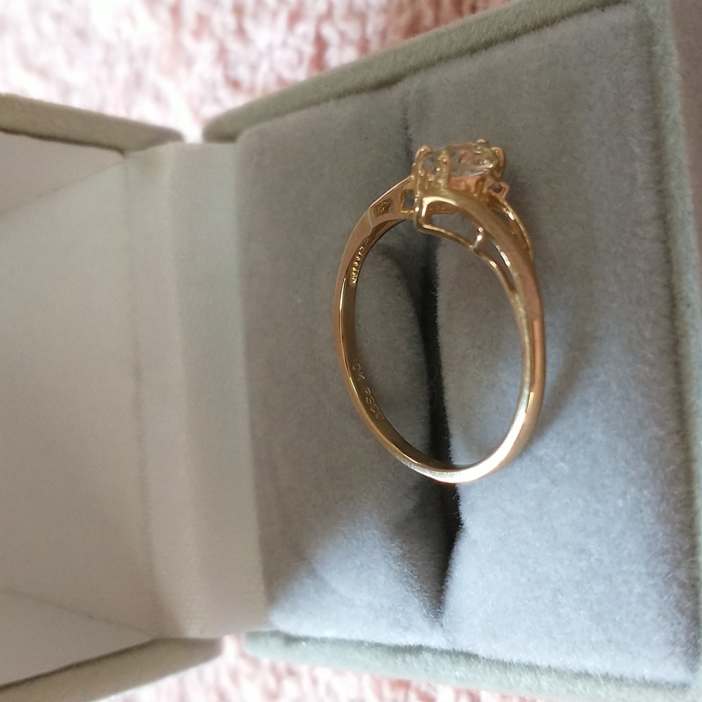 10k solid gold April birthstone ring - Picture 5 of 7